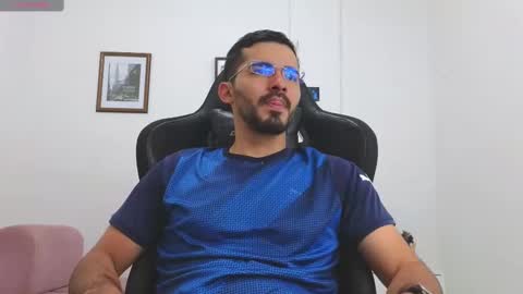 alejandroo_7 online show from October 2025 07:47:02 PM