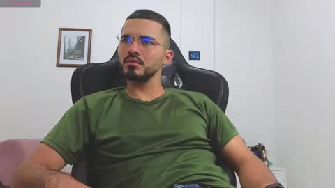 alejandroo_7 online show from November 2025 07:58:01 PM