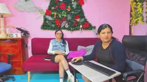 Snapshot of alejita_smithh chatting on December 2025 12:24:02 PM zoe and Kataleya online show from December 2025 12:24:02 PM