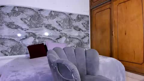 alejo_gray1 online show from December 2025 12:10:01 PM