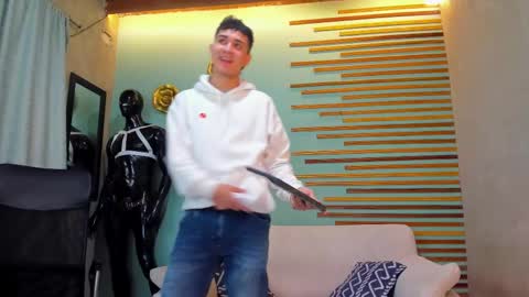 alejo_gray1 online show from December 2025 01:30:01 PM