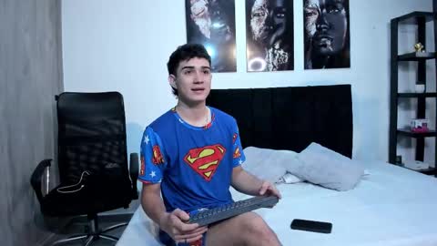 alejo_gray1 online show from January 2026 01:02:01 PM