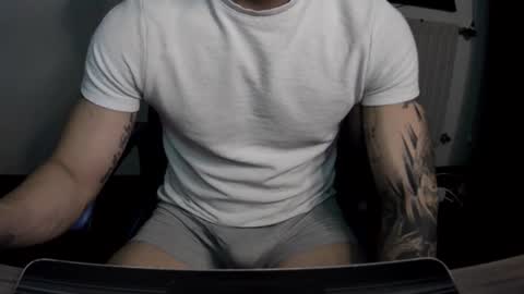 alejoduarte16 online show from December 2025 07:01:02 PM