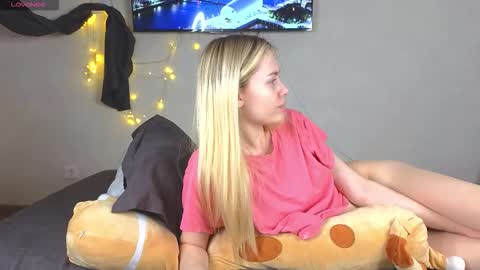 Alena online show from November 2025 05:13:02 PM