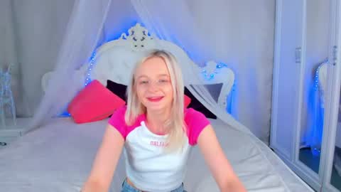 Snapshot of alessakiss chatting on June 2026 03:25:01 AM alessakiss online show from June 2026 03:25:01 AM