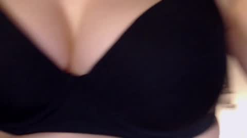 Sandra online show from February 2025 07:52:01 PM