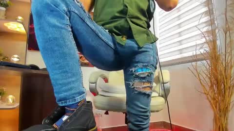 ALESSANDRO  WYE online show from February 2025 05:06:01 PM