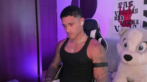 Snapshot of alessandro_vanni chatting on June 2026 02:19:02 PM Alessandro Vanni online show from June 2026 02:19:02 PM
