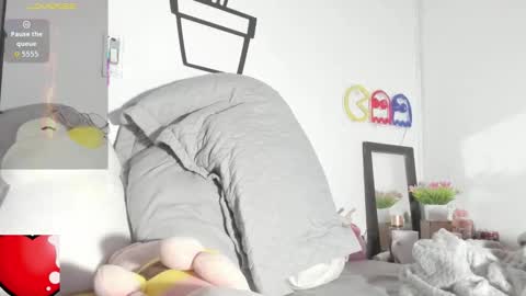 Alessia  online show from October 2025 06:06:02 PM