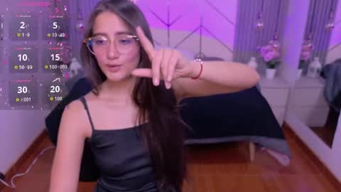 Snapshot of alessia_moore chatting on April 2026 01:56:02 PM Alessia online show from April 2026 01:56:02 PM