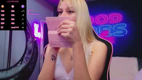 alessiacroft online show from November 2025 05:42:02 AM