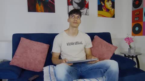 Alessio online show from November 2025 12:16:01 PM