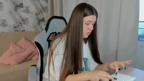 Aletta Oushen online show from October 2025 11:41:02 AM