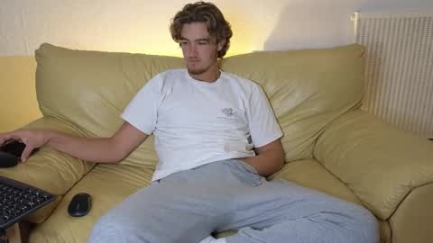 Alex83530 online show from October 2025 09:50:02 AM