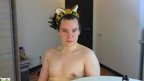 FAVORITE online show from February 2025 01:10:01 AM