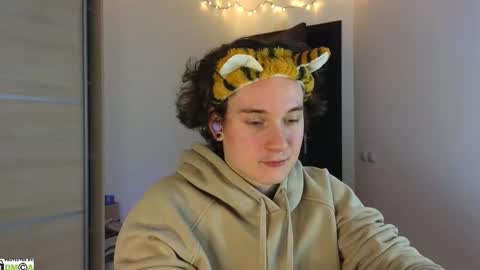 FAVORITE online show from February 2025 03:12:01 AM