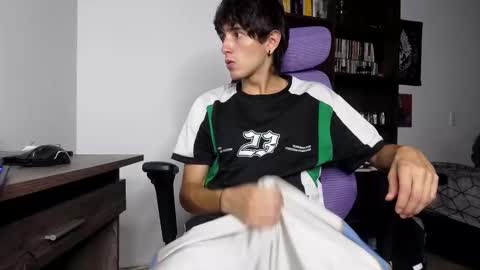 alex_connorr online show from November 2025 04:00:01 AM