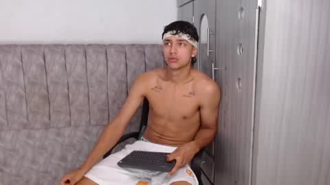 Snapshot of alex_martin47 chatting on May 2026 09:33:02 PM alex online show from May 2026 09:33:02 PM