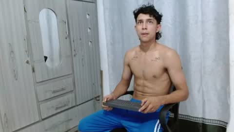 Snapshot of alex_martin47 chatting on June 2026 12:33:02 AM alex online show from June 2026 12:33:02 AM