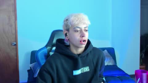 Residente0xxx online show from November 2025 12:13:01 PM