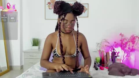 alexa_cortes23 online show from November 2025 11:05:02 AM