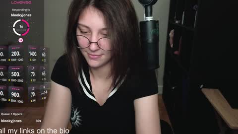 Snapshot of alexa_dream chatting on December 2024 11:10:02 PM dont be afraid to click social media link its working just click on that online show from December 2024 11:10:02 PM