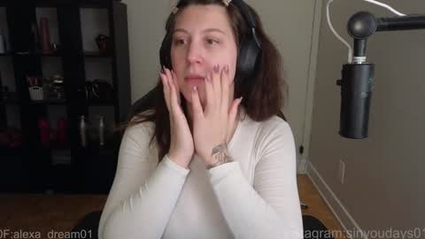 Snapshot of alexa_dream chatting on December 2025 11:00:02 PM dont be afraid to click social media link its working just click on that online show from December 2025 11:00:02 PM