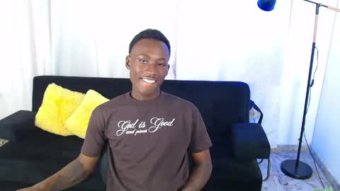 Snapshot of alexaandro18 chatting on May 2026 01:37:01 PM Alexandro online show from May 2026 01:37:01 PM