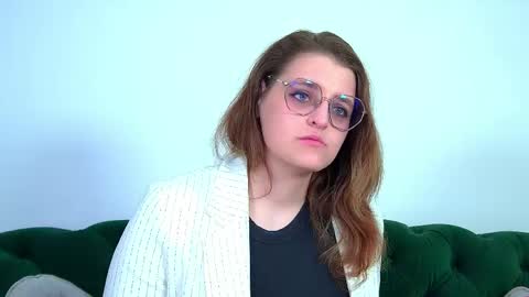 Snapshot of alexaavery chatting on May 2026 06:44:01 AM AlexaAvery online show from May 2026 06:44:01 AM