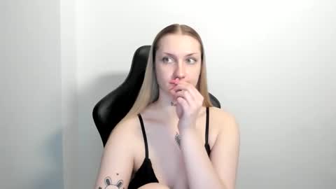 Snapshot of alexafragile chatting on May 2026 02:45:01 PM Alexa online show from May 2026 02:45:01 PM