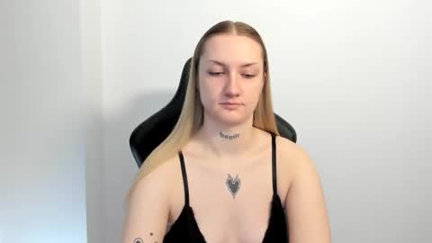 Snapshot of alexafragile chatting on May 2026 12:02:01 PM Alexa online show from May 2026 12:02:01 PM