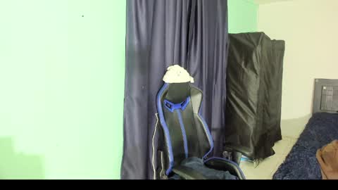 Snapshot of alexandluke1 chatting on April 2026 01:58:01 AM chicos hot online show from April 2026 01:58:01 AM