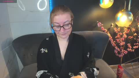 Snapshot of alexandra_kind chatting on December 2024 01:55:02 PM Alexandra online show from December 2024 01:55:02 PM