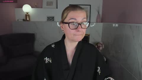 Snapshot of alexandra_kind chatting on January 2025 03:23:01 AM Alexandra online show from January 2025 03:23:01 AM