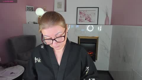 Snapshot of alexandra_kind chatting on February 2025 05:05:02 PM Alexandra online show from February 2025 05:05:02 PM