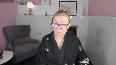 Snapshot of alexandra_kind chatting on February 2025 02:43:01 PM Alexandra online show from February 2025 02:43:01 PM