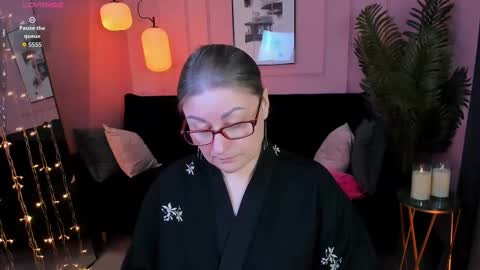 Snapshot of alexandra_kind chatting on February 2026 08:40:02 PM Alexandra online show from February 2026 08:40:02 PM