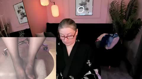 Snapshot of alexandra_kind chatting on May 2026 09:20:02 PM Alexandra online show from May 2026 09:20:02 PM