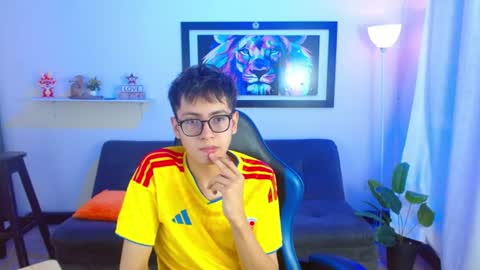 Snapshot of alexcum_18 chatting on July 2026 01:37:01 PM alex online show from July 2026 01:37:01 PM