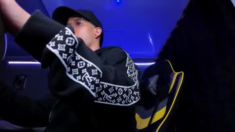 alexgiraldo__ online show from November 2025 11:22:02 AM