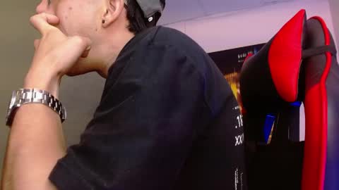 Snapshot of alexgiraldo__ chatting on May 2026 02:28:01 AM alexgiraldo__ online show from May 2026 02:28:01 AM