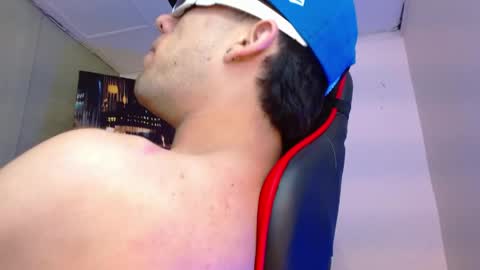 Snapshot of alexgiraldo__ chatting on May 2026 07:00:01 PM alexgiraldo__ online show from May 2026 07:00:01 PM