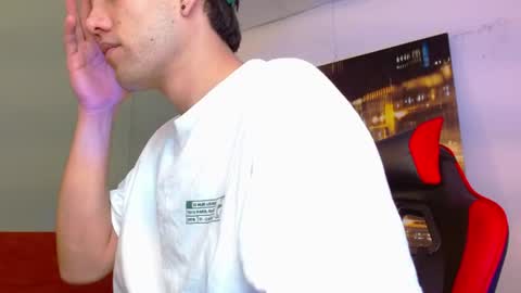 Snapshot of alexgiraldo__ chatting on June 2026 01:25:02 PM alexgiraldo__ online show from June 2026 01:25:02 PM