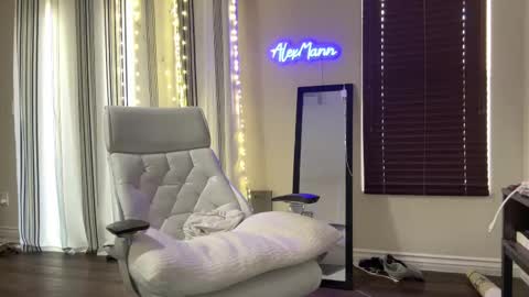 Alex Mann online show from October 2025 04:14:02 PM