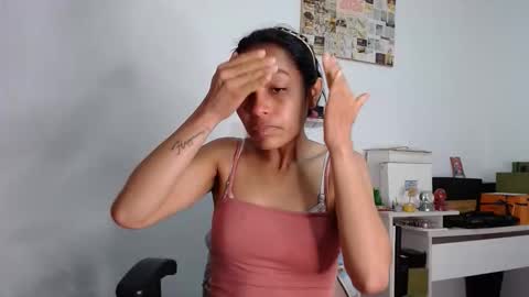 Snapshot of alia054 chatting on April 2026 01:01:01 PM Alia online show from April 2026 01:01:01 PM