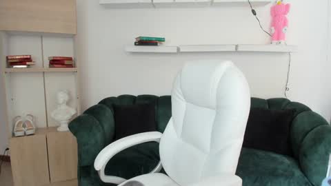 Alice online show from December 2024 05:04:02 PM