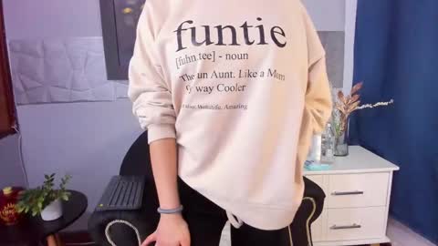  Alice Evans online show from January 2025 01:08:01 PM