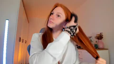 Snapshot of alice_ginger chatting on July 2026 01:14:02 PM Hello im Alice online show from July 2026 01:14:02 PM