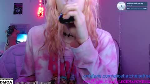 Snapshot of alice_hatchette chatting on September 2025 12:21:02 PM Alice Hatchette online show from September 2025 12:21:02 PM