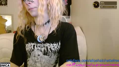 Snapshot of alice_hatchette chatting on October 2025 12:33:02 AM Alice Hatchette online show from October 2025 12:33:02 AM
